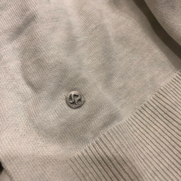 NWT Lululemon Free to Coast Wrap SOLD OUT $118 - Picture 8 of 8